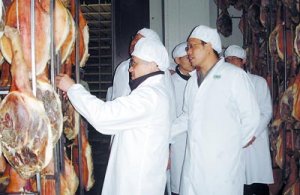義烏局工作人員做好產品質量安全管理