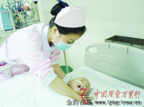 2歲半女嬰臟器全長(zhǎng)反入院六天被養(yǎng)父母拋棄(圖)