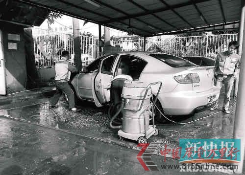 ■洗車(chē)等細(xì)節(jié)折射經(jīng)銷(xiāo)商的服務(wù)水平。 ■洗車(chē)等細(xì)節(jié)折射經(jīng)銷(xiāo)商的服務(wù)水平。