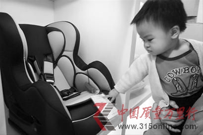 安全座椅是兒童乘坐車輛的重要安全保障,但目前市場(chǎng)上座椅品牌繁雜,價(jià)格混亂,讓消費(fèi)者直呼看不懂 晚報(bào)記者 龔星 現(xiàn)場(chǎng)圖片 安全座椅是兒童乘坐車輛的重要安全保障,但目前市場(chǎng)上座椅品牌繁雜,價(jià)格混亂,讓消費(fèi)者直呼看不懂 晚報(bào)記者 龔星 現(xiàn)場(chǎng)圖片