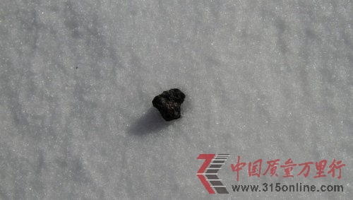俄科學家發現的隕石碎片。