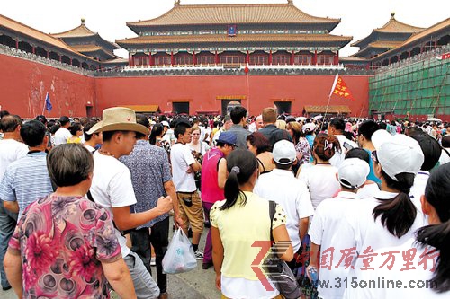 國內(nèi)游預(yù)冷提前結(jié)束暑期旺季 降價(jià)超四成搶客源